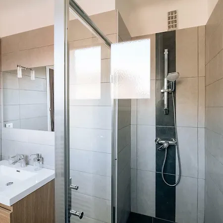 Апартаменты 5 Papon - Dernier Etage - Terrasse A Ciel Ouvert - Garibaldi